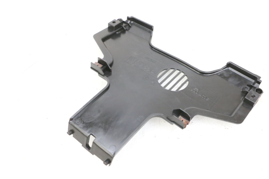 photo de CARENA PEDANA CONGIUNZIONE PIAGGIO MP3 HPE 350 (2018 - 2020) - Zoom sullo stato d'uso