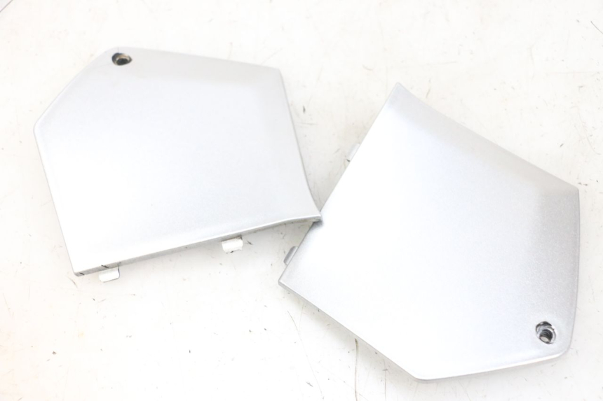 photo de GIUNZIONE PEDANA PIAGGIO MP3 RL 250 (2007 - 2010) - Stato della superficie e materiale