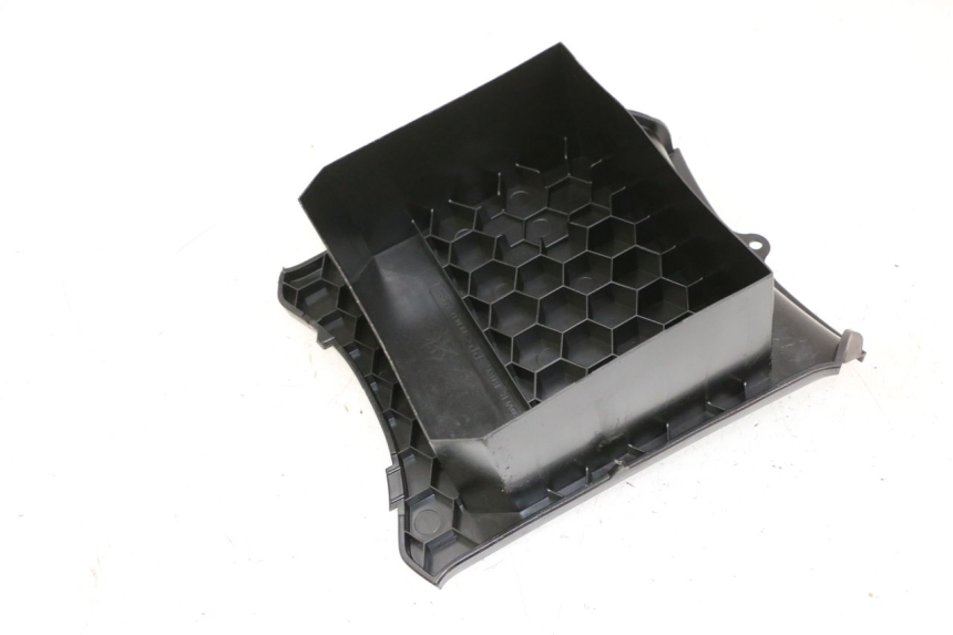 photo de CARENA PEDANA CONGIUNZIONE YAMAHA NEO'S CORE 1 (2022 - 2026) - Dettaglio del componente