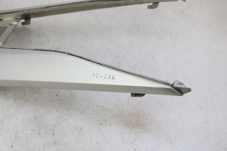 photo de CARENA PEDANA CONGIUNZIONE PEUGEOT SATELIS 125 (2006 - 2009)