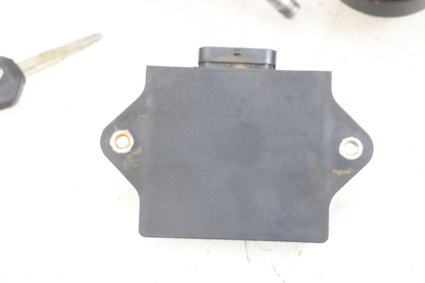 photo de KIT CHIAVE SERRATURA CDI NEIMAN YAMAHA XMAX X-MAX 125 (2006 - 2009) - Angolazione alternativa