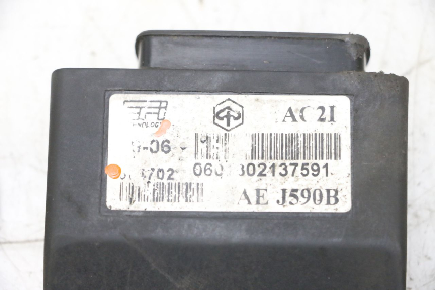 photo de KIT CHIAVE SERRATURA CDI NEIMAN PIAGGIO X8 125 (2004 - 2007) - Altra angolazione