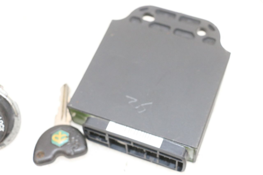 photo de KIT CHIAVE SERRATURA CDI NEIMAN PIAGGIO XEVO - X EVO 125 (2007 - 2016) - Altra angolazione