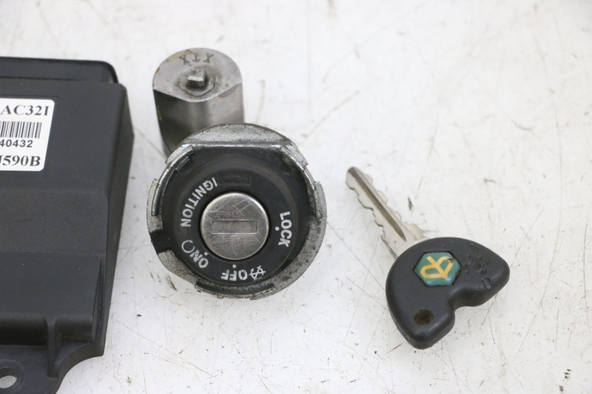 photo de KIT CHIAVE SERRATURA CDI NEIMAN PIAGGIO XEVO - X EVO 125 (2007 - 2016) - Dettagli dei punti di fissaggio