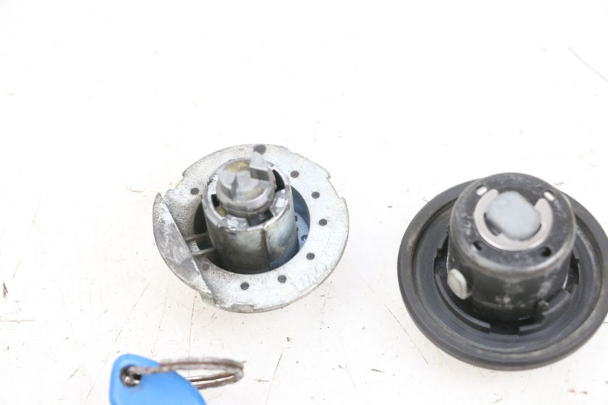 photo de KIT SERRATURE PIAGGIO FLY 4T 50 (2013 - 2017) - Altra angolazione