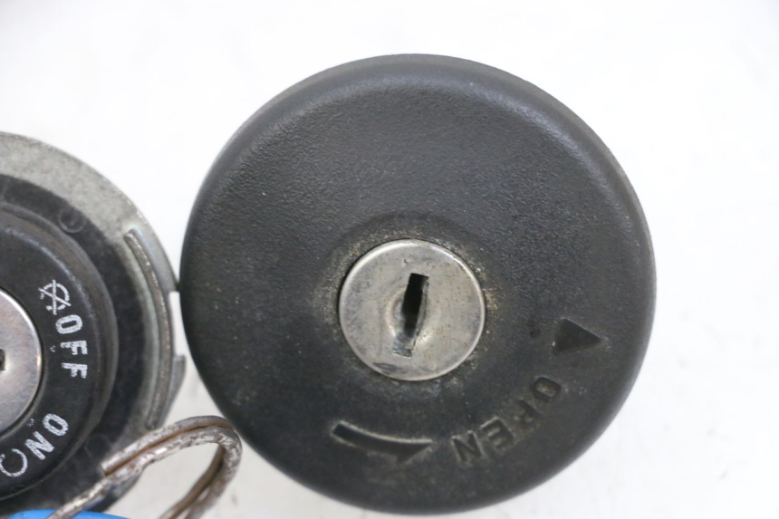 photo de KIT SERRATURE PIAGGIO FLY 4T 50 (2013 - 2017) - Dettagli dei punti di fissaggio