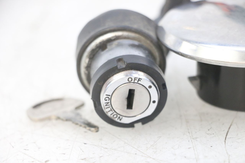 photo de KIT CHIAVE BLOCCO NEIMAN SUZUKI GN 125 (1997 - 2000)