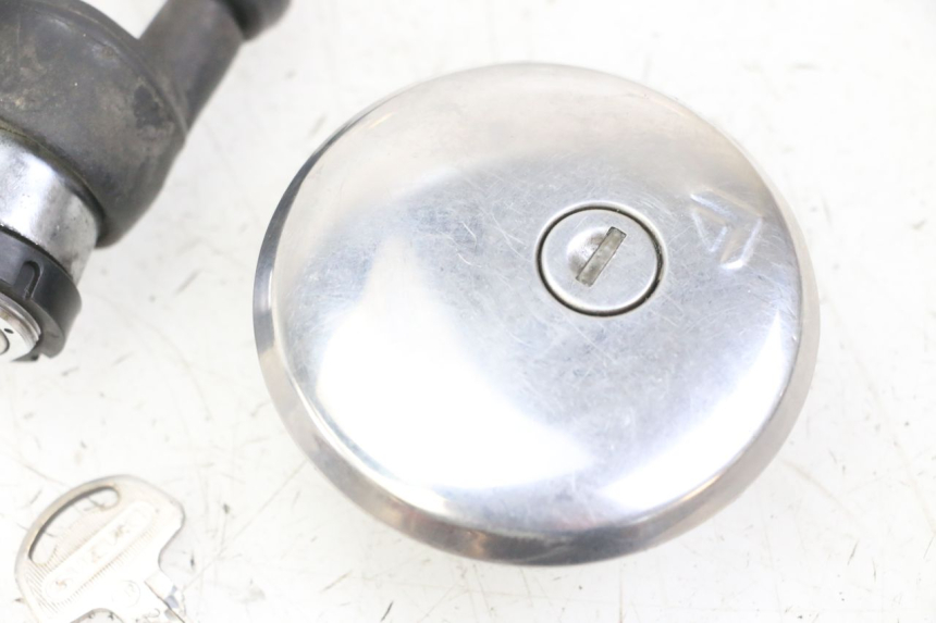 photo de KIT CHIAVE BLOCCO NEIMAN SUZUKI GN 125 (1997 - 2000)