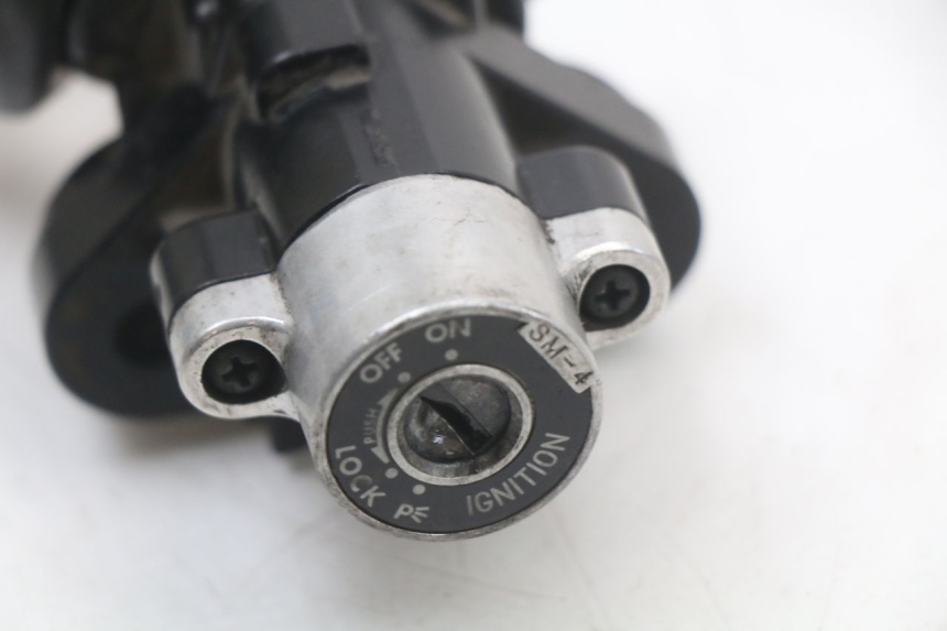 photo de KIT SERRATURE SUZUKI GZ MARAUDER 125 (1998 - 2004)