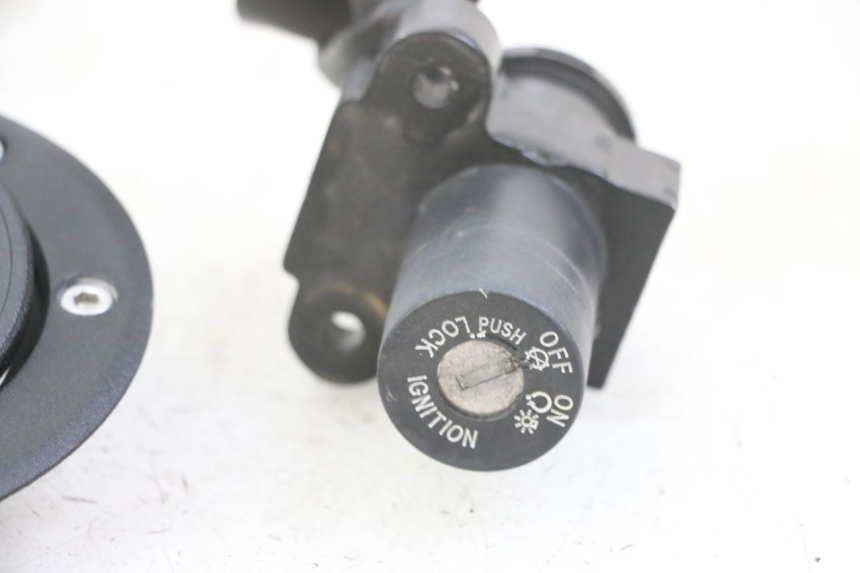 photo de KIT SERRATURE ROYAL ENFIELD HYMALAYAN 410 (2016 - 2023)