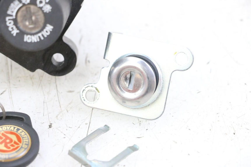 photo de KIT SERRATURE ROYAL ENFIELD SCRAM 411 (2022 - 2024)