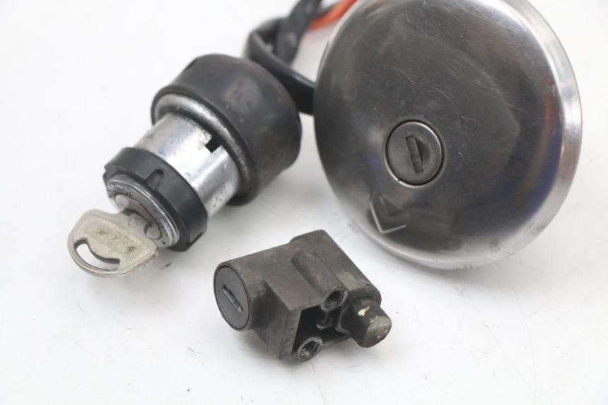 photo de KIT CHIAVE BLOCCO NEIMAN SUZUKI GN 125 (1997 - 2000)
