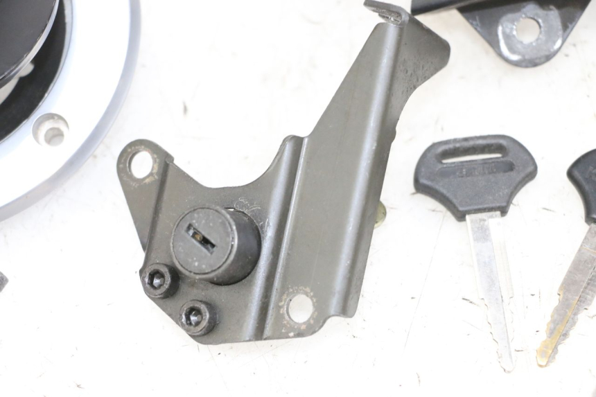 photo de KIT SERRATURE KAWASAKI ZR 7 750 (1999 - 2001) - Caratteristiche distintive