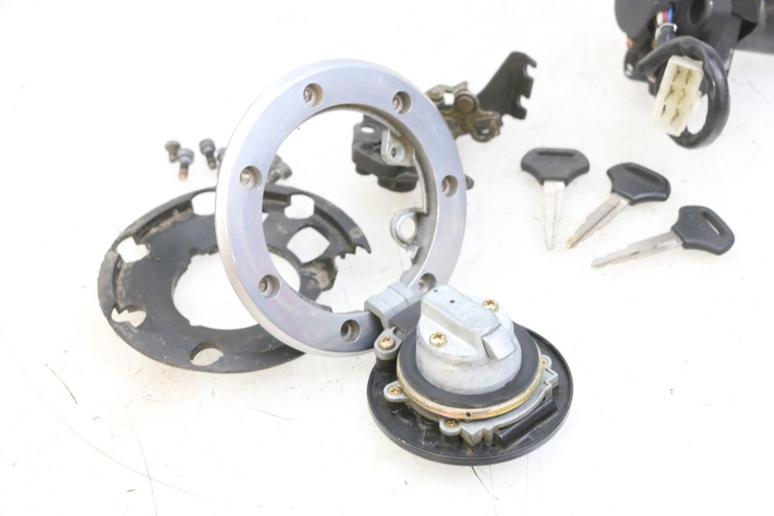 photo de KIT SERRATURE KAWASAKI ZR 7 750 (1999 - 2001) - Dettagli dei punti di fissaggio