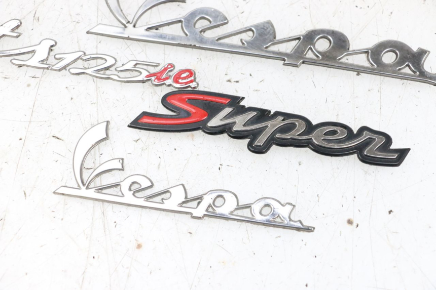 photo de LOGO MARCA PIAGGIO VESPA GTS SUPER IE 125 (2009 - 2016) - Altra angolazione