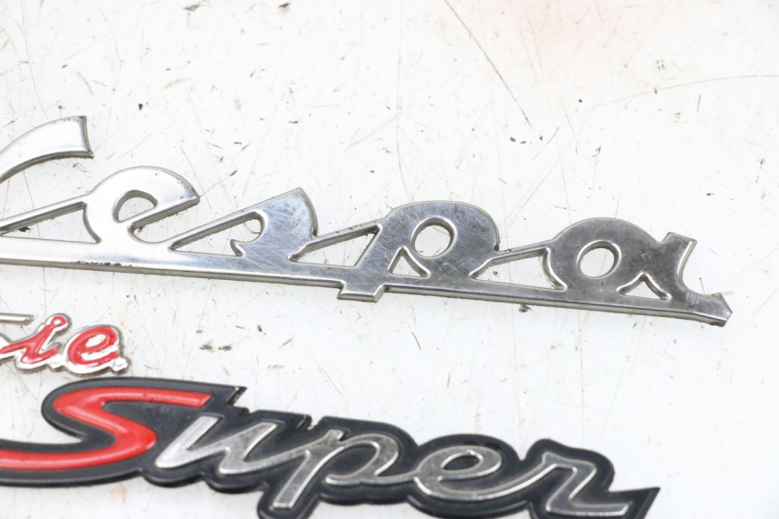 photo de LOGO MARCA PIAGGIO VESPA GTS SUPER IE 125 (2009 - 2016) - Dettagli dei punti di fissaggio