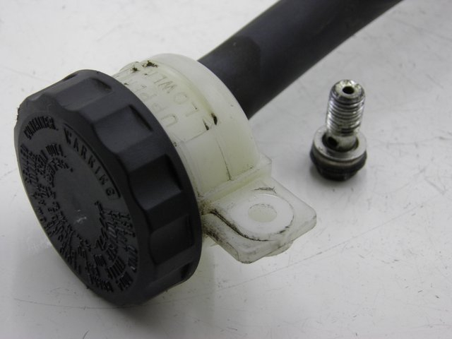 photo de POMPA FRENO POSTERIORE KAWASAKI ZEPHYR 550 (1991 - 1998)