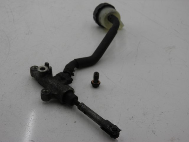photo de CILINDRO PRINCIPALE POSTERIORE YAMAHA FZX FAZER 750 (1987 - 1998)
