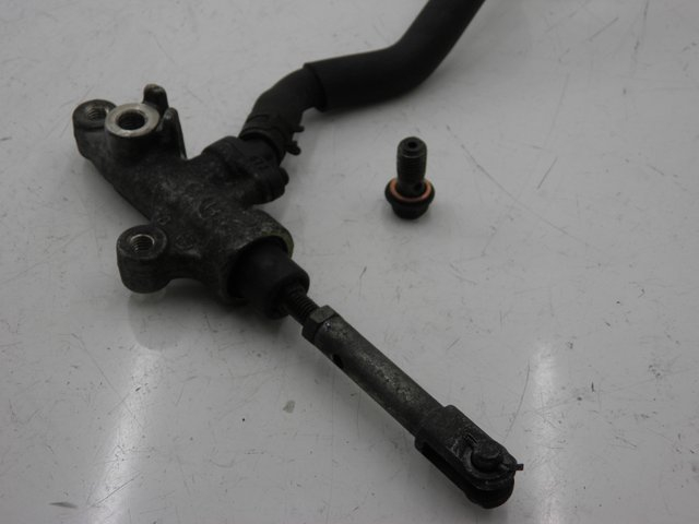 photo de CILINDRO PRINCIPALE POSTERIORE YAMAHA FZX FAZER 750 (1987 - 1998)