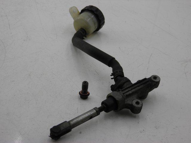photo de CILINDRO PRINCIPALE POSTERIORE YAMAHA FZX FAZER 750 (1987 - 1998)