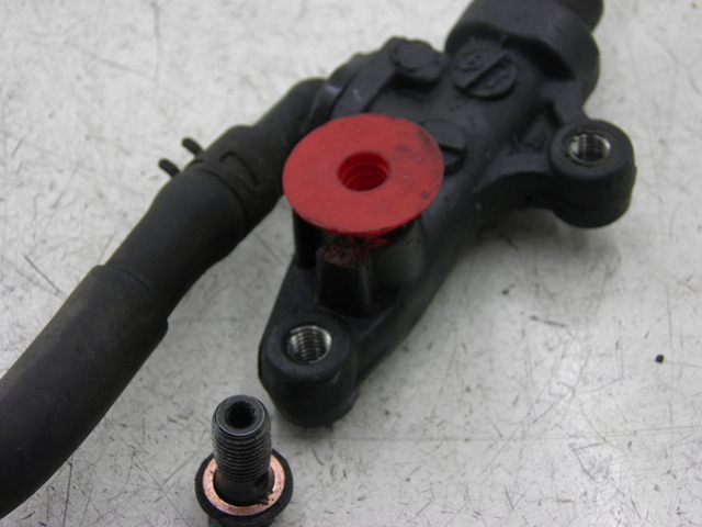 photo de POMPA FRENO POSTERIORE YAMAHA TDM 850 (1996 - 2001)