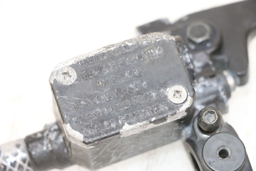 photo de POMPA FRENO ANTERIORE MBK BOOSTER SPIRIT NAKED 50 (2004 - 2017) - Primo piano tecnico