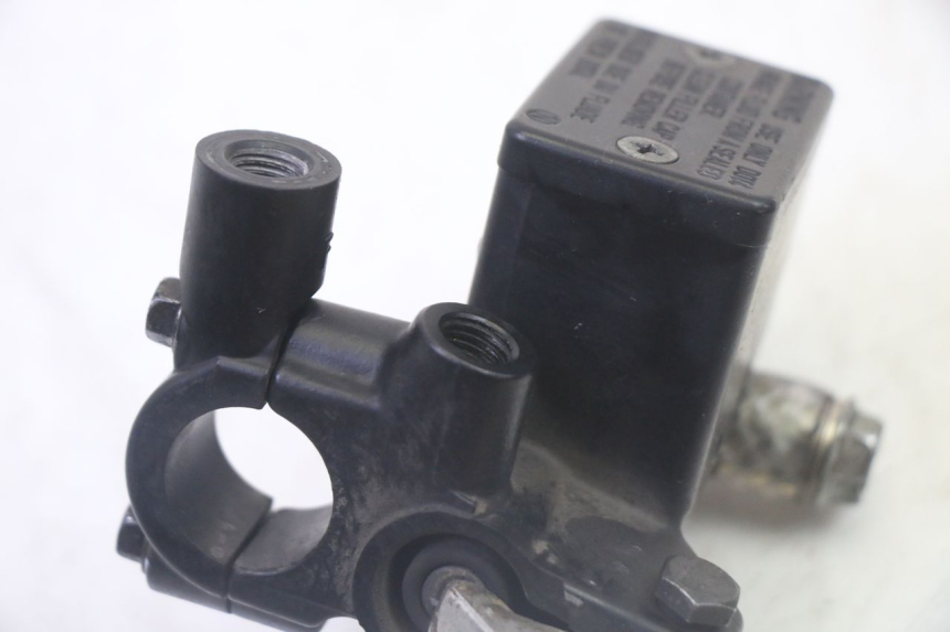 photo de MASTERCYLINDER ANTERIORE SUZUKI BURGMAN 125 (2007 - 2014)
