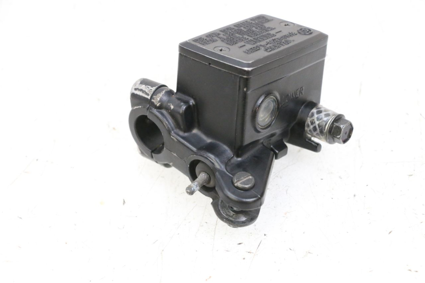 photo de MASTERCYLINDER ANTERIORE YAMAHA FJR ABS 1300 (2006 - 2012) - Primo piano tecnico