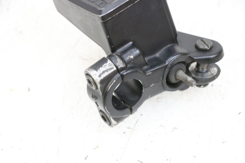 photo de MASTERCYLINDER ANTERIORE YAMAHA FJR ABS 1300 (2006 - 2012) - Dettagli dei punti di fissaggio