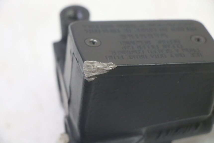 photo de POMPA FRENO ANTERIORE SUZUKI GSF N BANDIT 600 (1996 - 1999) - Stato della superficie e materiale