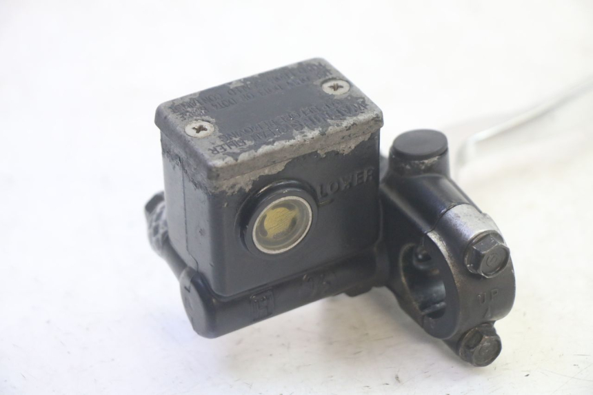 photo de CILINDRO PRINCIPALE ANTERIORE SYM GTS EVO 125 (2009 - 2013) - Altra angolazione