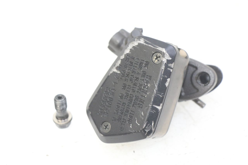 photo de MASTERCYLINDER ANTERIORE HONDA CB R 1000 (2018 - 2023)