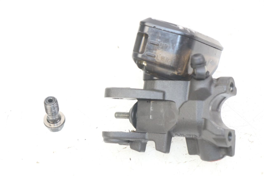 photo de MASTERCYLINDER ANTERIORE HONDA CB R 1000 (2018 - 2023)