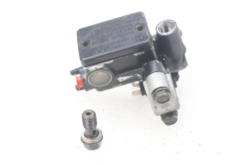 photo de CILINDRO PRINCIPALE ANTERIORE HONDA CBR R 125 (2003 - 2006)