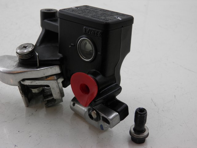 photo de MASTERCYLINDER ANTERIORE HONDA NHX LEAD 110 (2008 - 2010)