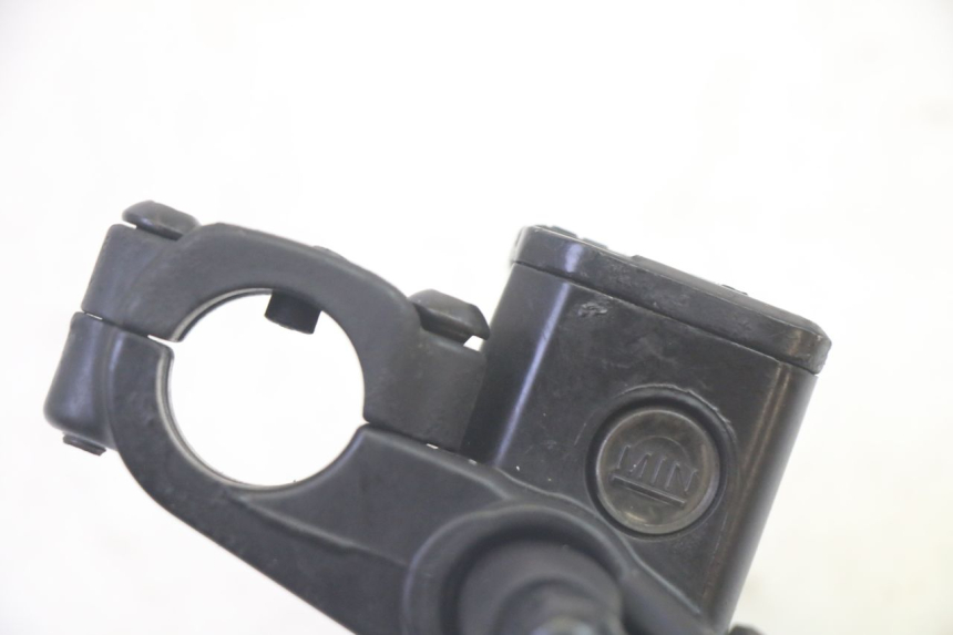 photo de MASTERCYLINDER ANTERIORE PIAGGIO MP3 RL 250 (2007 - 2010) - Primo piano tecnico