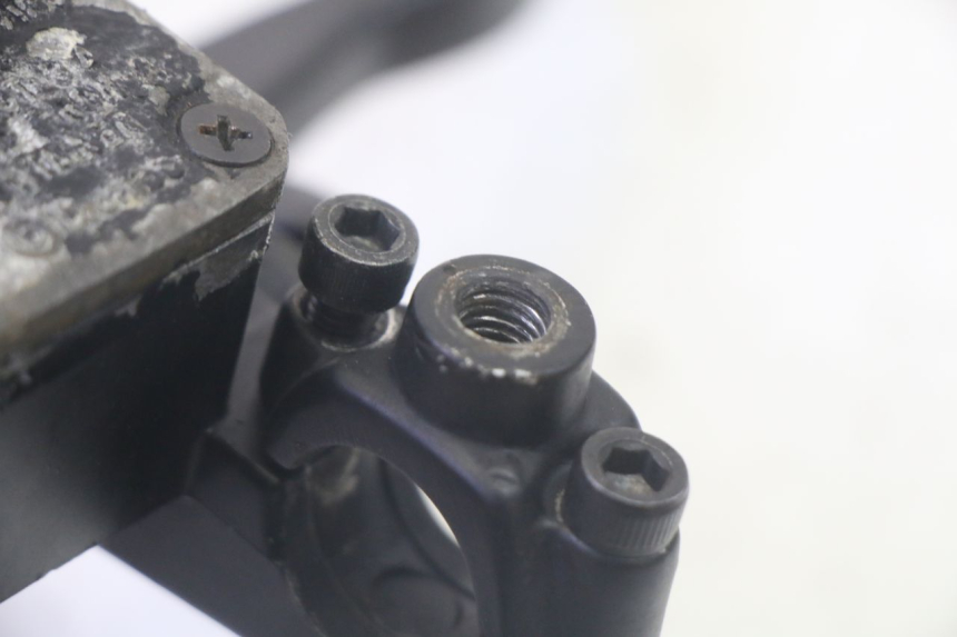 photo de MASTERCYLINDER ANTERIORE YAMAHA NEOS NEO'S 4T 50 (2008 - 2016) - Zoom sullo stato d'uso