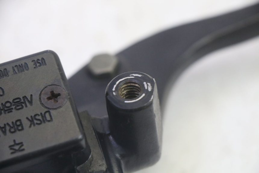 photo de MASTRO CILINDRO ANTERIORE DAELIM S1 125 (2007 - 2016) - Zoom sullo stato d'uso