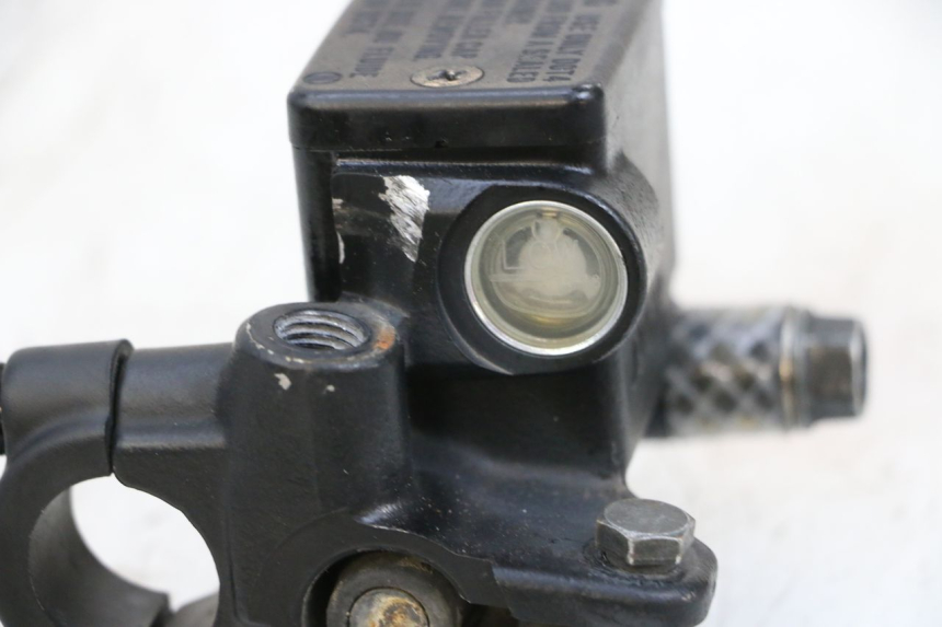 photo de POMPA FRENO ANTERIORE PEUGEOT SATELIS 125 (2013 - 2018) - Zoom sullo stato d'uso