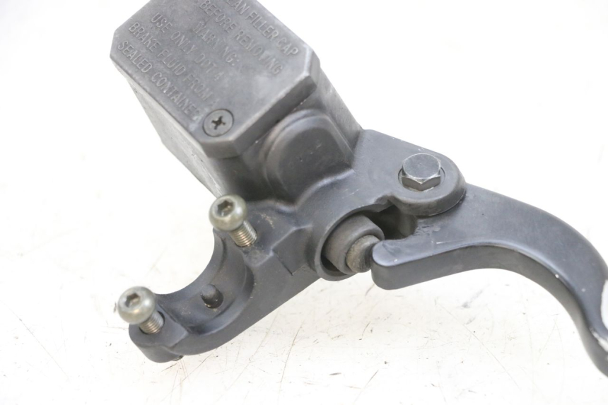 photo de MASTERCYLINDER ANTERIORE YAMAHA XMAX X-MAX 125 (2006 - 2009) - Primo piano tecnico