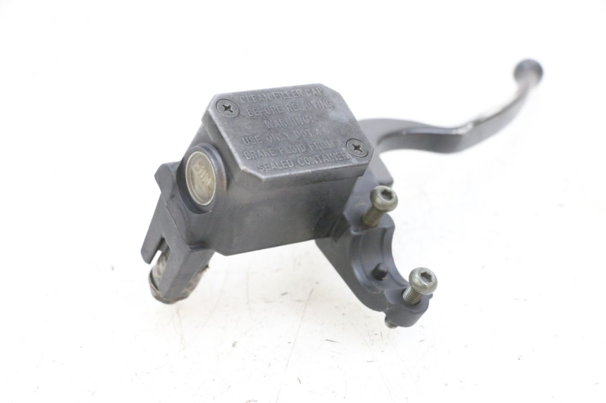 photo de MASTERCYLINDER ANTERIORE YAMAHA XMAX X-MAX 125 (2006 - 2009) - Dettagli dei punti di fissaggio