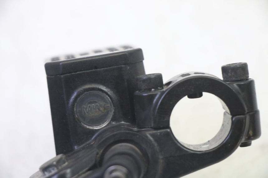 photo de POMPA FRENO POSTERIORE ADIVA AD3 300 (2014 - 2020) - Zoom sui componenti