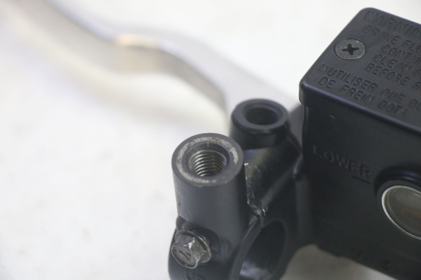 photo de MASTERCYLINDER FRENO POSTERIORE SUZUKI BURGMAN 125 (2007 - 2014) - Primo piano tecnico