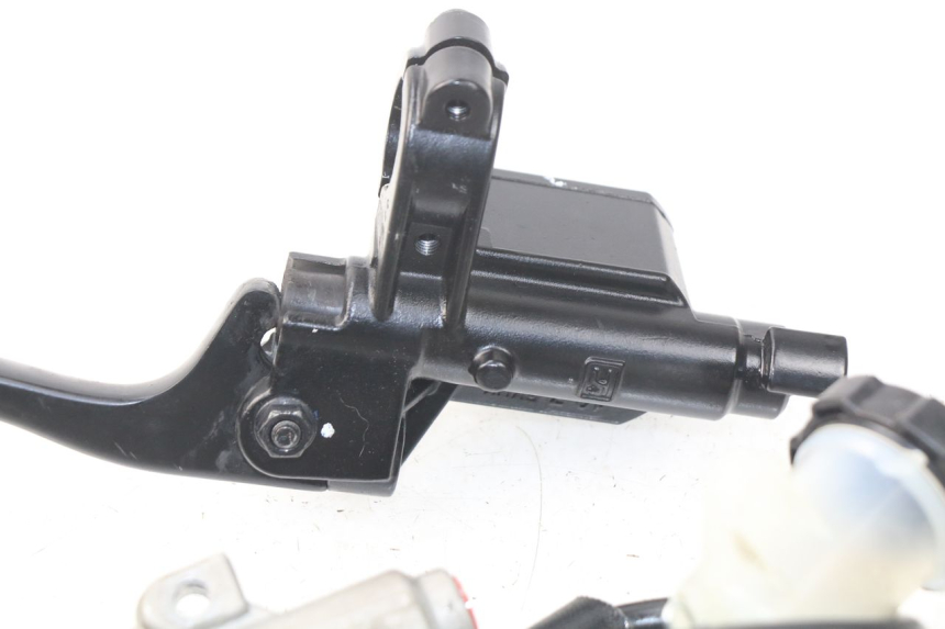 photo de CILINDRO PRINCIPALE FRENO POSTERIORE PIAGGIO MP3 HPE 500 (2019 - 2022)
