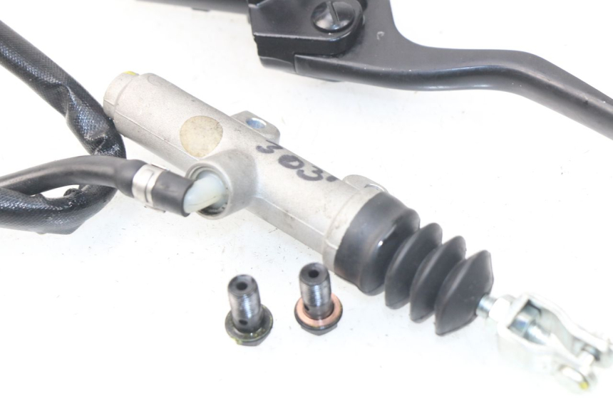 photo de CILINDRO PRINCIPALE FRENO POSTERIORE PIAGGIO MP3 HPE 500 (2019 - 2022)