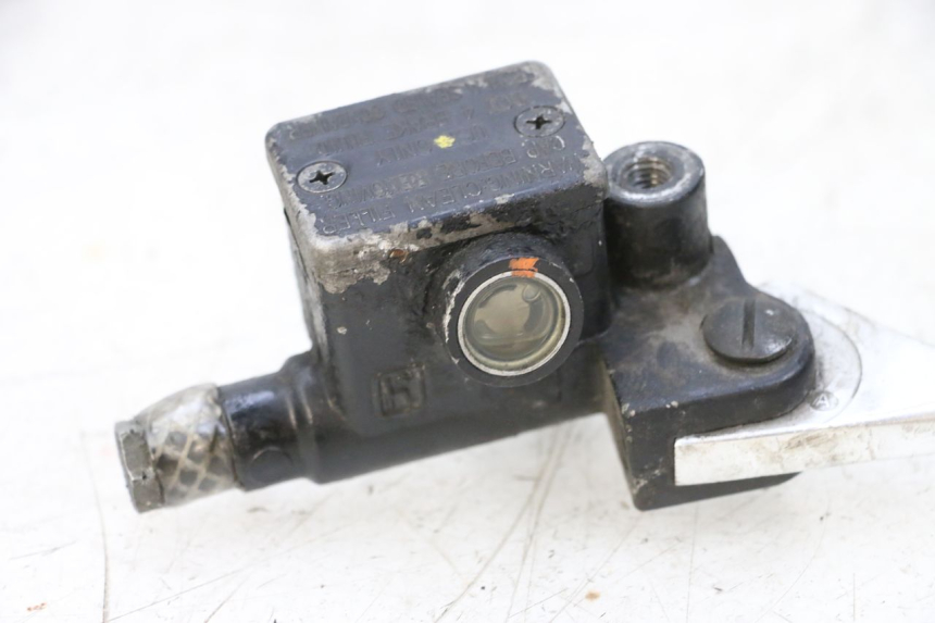 photo de CILINDRO PRINCIPALE FRENO POSTERIORE PIAGGIO VESPA GTS SUPER IE 125 (2009 - 2016) - Primo piano tecnico