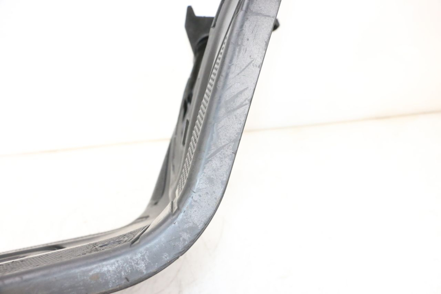 photo de CARENA PEDANA MBK BOOSTER SPIRIT NAKED 50 (2004 - 2017) - Caratteristiche distintive