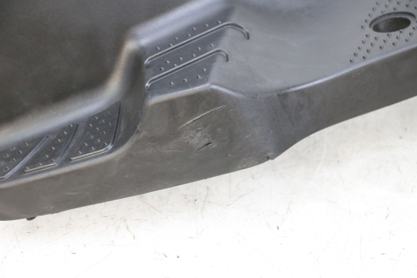 photo de PEDANE SYM CROX 4T 50 (2016 - 2023) - Stato della superficie e materiale