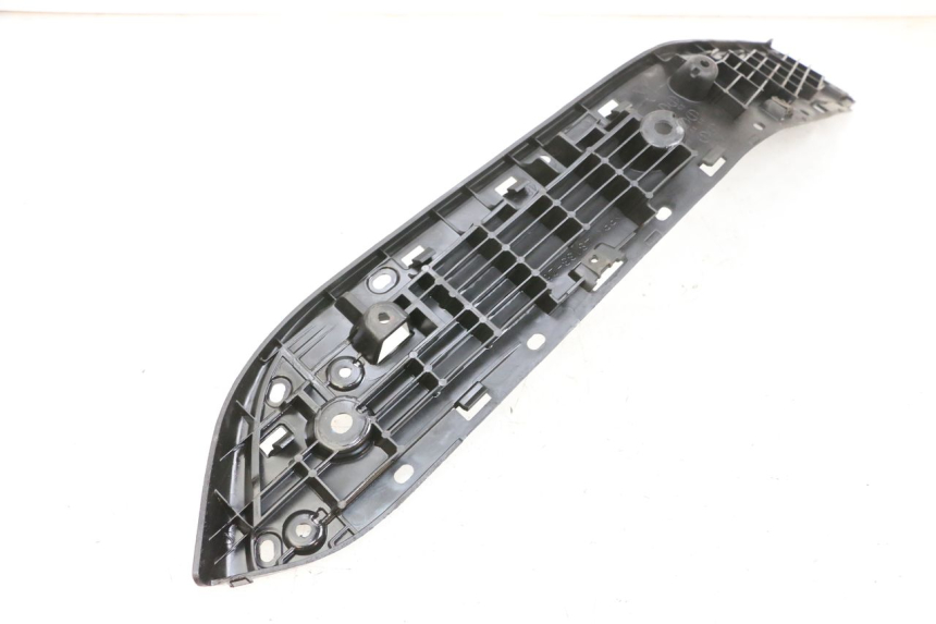 photo de CARENA PEDANA DESTRA SUZUKI BURGMAN 650 (2013 - 2020)