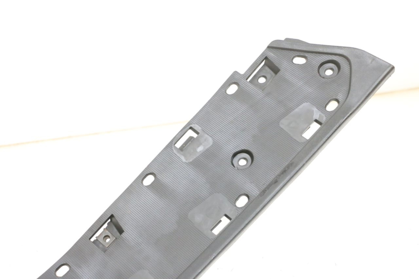 photo de CARENA PEDANA DESTRA SUZUKI BURGMAN 650 (2013 - 2020)